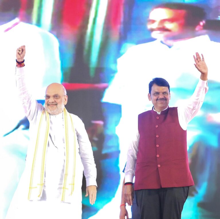 “આ ત્રિપુટી વેપારીઓથી ઓછી નથી” — અમિત શાહના હળવાશભર્યા શબ્દોથી મહારાષ્ટ્રની રાજનીતિમાં હલચલ, સહકાર ક્ષેત્રમાં દેશના પ્રથમ બાયોગૅસ પ્લાન્ટનું ઉદ્ઘાટન અને ખેડૂતો માટે રાહત પેકેજની ખાતરી
