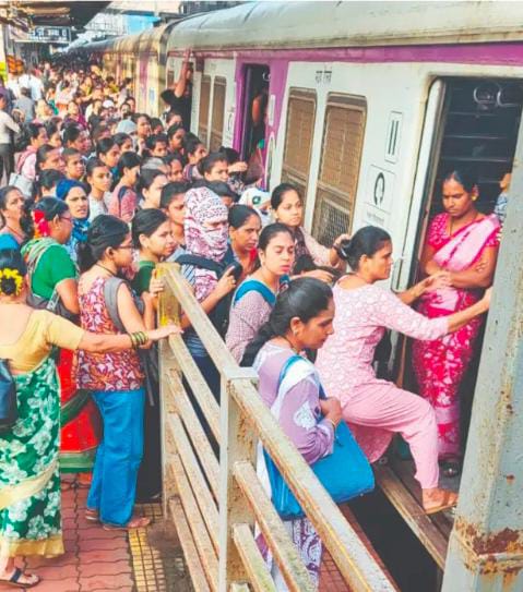 ડોમ્બિવલી રેલવે સ્ટેશન પર મહિલા મુસાફરોને રાહત – પાંચ ફુટની ફેન્સ હટતાં ટ્રેનમાં ચડવાની મળી સુવિધા, રેલવેનો સંવેદનશીલ નિર્ણય વખાણાયો