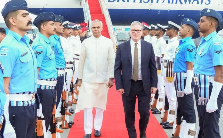 ભારત-બ્રિટન આર્થિક સહકારના નવા યુગની શરૂઆત: વડા પ્રધાન કીર સ્ટાર્મર મુંબઈ પહોંચ્યા, નરેન્દ્ર મોદી સાથે ઉચ્ચસ્તરીય બેઠક આજે