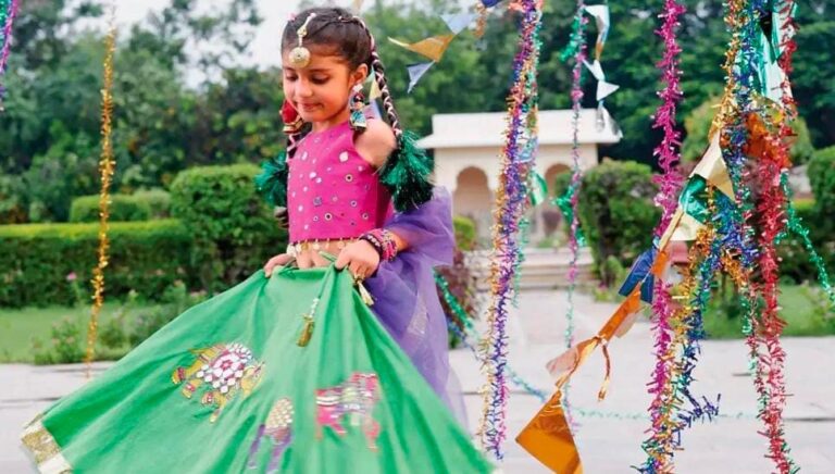Diwali 2025: રાશિ અનુસાર શુભ રંગ અને કપડાંની પસંદગી સાથે મેળવો માતા લક્ષ્મીનો આશીર્વાદ
