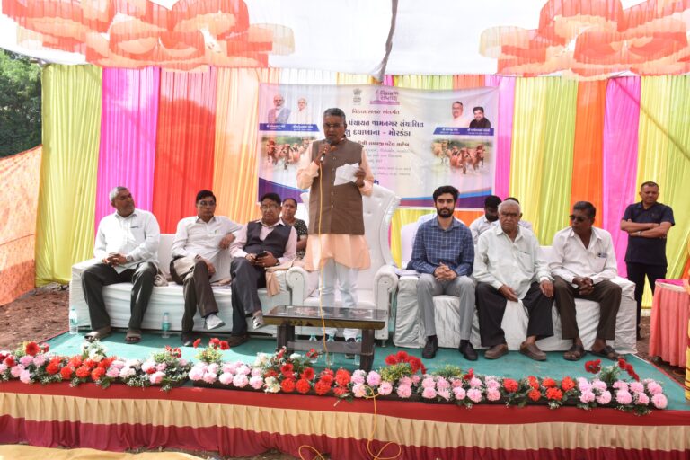 વિકાસ સપ્તાહની ઉજવણીમાં જામનગરના મોરકંડા ગામે કૃષિમંત્રી રાઘવજીભાઈ પટેલે રૂ.1.10 કરોડના અદ્યતન પશુ દવાખાનાનું ખાતમુહૂર્ત કર્યું : પશુપાલન ખેડૂતોના આર્થિક ઉન્નતિનો માર્ગ વધુ મજબૂત બન્યો
