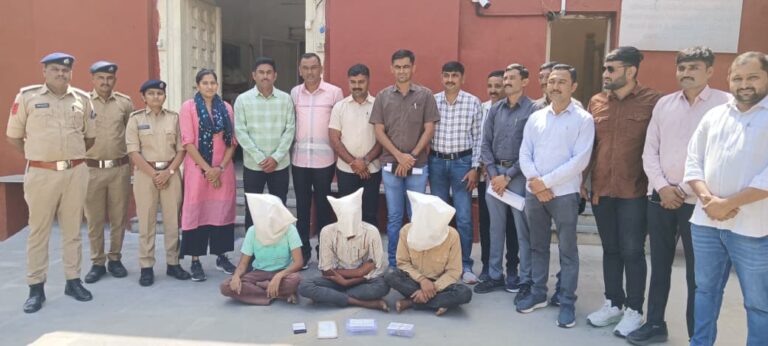 જોડીયા તાલુકામાં લૂંટની કાર્યવાહી: એક મહિલા અને બે પુરુષોને લુંટના મુદ્દામાલ સાથે પકડતા એલ.સી.બી.ની સફળ કાર્યવાહી