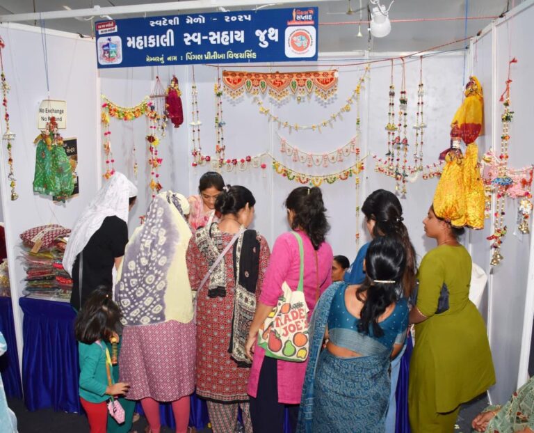 “વોકલ ફોર લોકલ”ના સંકલ્પ સાથે જામનગરમાં દિવાળી ઉત્સવનું સ્વદેશી રંગથી ઉજવણી — સખી મંડળની મહિલાઓએ આપ્યો આત્મનિર્ભરતાનો સંદેશ