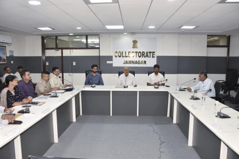 વિકાસ અને પ્રશાસનની સંકલિત દિશામાં જામનગરમાં જિલ્લા સંકલન અને ફરિયાદ સમિતિની બેઠક — કલેક્ટર કેતન ઠક્કરના અધ્યક્ષસ્થાને વિભાગોને સમયમર્યાદામાં કાર્ય પૂર્ણ કરવાની ચેતવણી