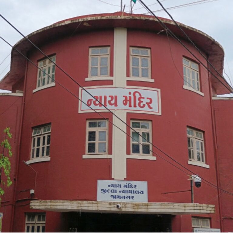 બોલિવૂડ દિગ્દર્શક રાજકુમાર સંતોષી માટે જામનગર સેશન્સ કોર્ટે કડક ચુકાદો: બે વર્ષની સજા યથાવત્ અને દંડ બમણો