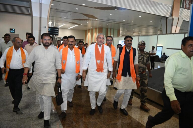 ગુજરાતમાં નવો ઉત્સાહ: ભાજપના નવ નિયુક્ત પ્રમુખ શ્રી જગદીશભાઈ વિશ્વકર્માનું રાજકોટ એરપોર્ટ ખાતે ભવ્ય સ્વાગત