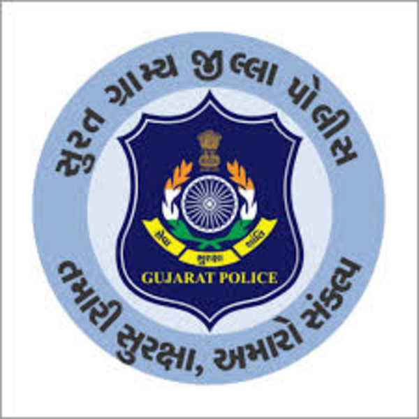 સુરત ગ્રામ્ય એલ.સી.બી. અને પેરોલ-ફર્લો સ્કોડની સંયુક્ત ધમાકેદાર કાર્યવાહી : માંડવી નજીક ટોયોટા ફોર્ચ્યુનર માંથી વિદેશી દારૂનો જથ્થો ઝડપાયો, રૂ. ૧૩.૨૪ લાખનો મુદ્દામાલ કબ્જે