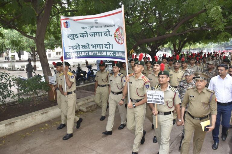 “નશો છોડો, રાષ્ટ્ર ગઢો” — જામનગરમાં ‘ડ્રગ ફ્રી ઇન્ડિયા’ રેલીનો પ્રેરણાદાયી સંદેશ 🇮🇳 કલેકટરશ્રી કેતન ઠક્કરનાં હસ્તે રેલીનું પ્રસ્થાન, ચારસો એનસીસી કેડેટ્સે જગાવ્યો નશામુક્તિનો સંકલ્પ