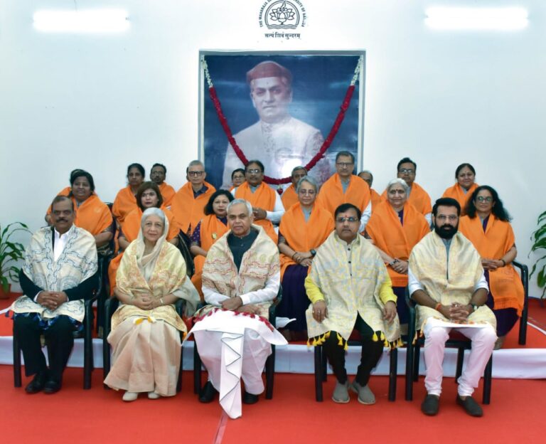 “એમ. એસ. યુનિવર્સિટીની ગૌરવશાળી ઉજવણી : ૭૪મા દીક્ષાંત સમારોહમાં ૩૫૪ સુવર્ણપદકો એનાયત – રાજ્યપાલ આચાર્ય દેવવ્રતજી અને શિક્ષણ મંત્રી ડૉ. પ્રદ્યુમન વાજાનો પ્રેરણાદાયી સંદેશ”