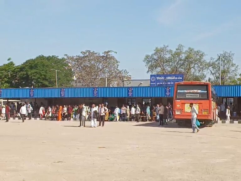 તહેવારોમાં સેવા અને સંવેદનાનું સંતુલન : જામનગર એસટી વિભાગે દિવાળીમાં વધારાની બસો દોડાવી, 16 લાખથી વધુની આવક સાથે લોકપ્રિય સેવા આપી