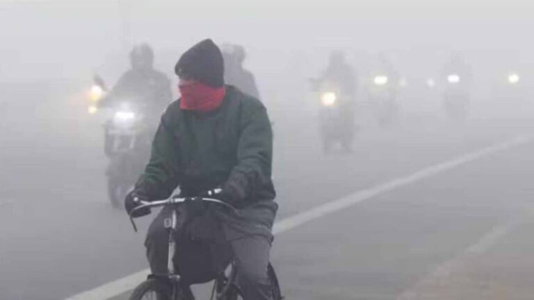 ગુજરાતમાં શિયાળાનો ચમકારો : દાહોદ ૧૦.૬°C સાથે રાજ્યનું સૌથી ઠંડુ શહેર, માઉન્ટ આબુમાં -૨°C સુધી તાપમાન નીચે ઉતર્યું; બેવડી ઋતુનો અનુભવ વધતા જનજીવન પર પડ્યો પ્રભાવ