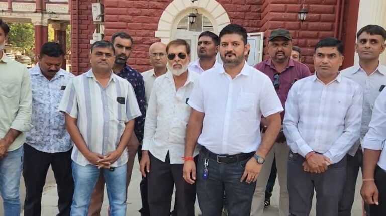 જામનગરની બાલાચડી સૈનિક સ્કૂલમાં રેગિંગ અને અભ્યાસની ખામીઓનો વાલીઓએ કર્યો પર્દાફાશ: શિક્ષણ રાજ્ય મંત્રી રિવાબા જાડેજા સમક્ષ તાત્કાલિક સુધારા માટે રજૂઆત