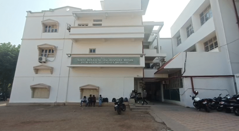 જામનગર જિલ્લામાં કૃષિ સહાય ફોર્મ ભરણામાં ઉઘરાણું કૌભાંડ: સોયલ ગામમાં વીસી દ્વારા 100 રૂપિયા વસૂલાતના દ્રશ્યો કેમેરામાં કેદ, ખેડૂતોમાં ભારે આક્રોશ