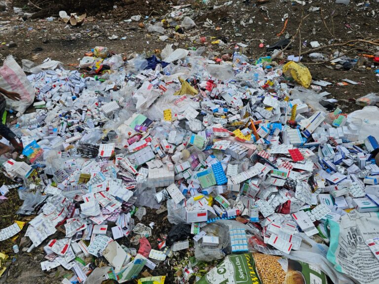 જાહેર આરોગ્ય પર જોખમ : જામનગરના નંદનવન પાર્ક પાસે કચરાના ઢગલામાં મળ્યો બાયોમેડિકલ વેસ્ટ — દવાઓ, સીરિન્જ અને મેડિકલ સામગ્રી મળી આવતા નાગરિકોમાં ચકચાર