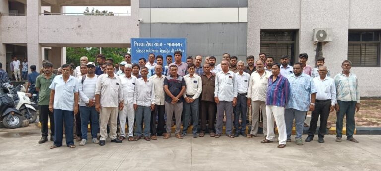 ચેલા ગામના પ્લોટ ધારકોનો ન્યાય માટે સંઘર્ષઃ જી.આઈ.ડી.સી.ના સંપાદન રદ બાદ પણ જમીન ન મળતા ફરીથી અવાજ ઉઠ્યો, સુપ્રીમ કોર્ટ કેસ ઉપાડવાની માંગ સાથે મુખ્યમંત્રીશ્રીને આવેદન