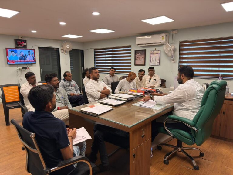 ખંભાળિયામાં પ્રાંત અધિકારીશ્રીએ રાજકીય પક્ષોના પ્રતિનિધિઓ સાથે મતદારયાદી સઘન સુધારણા કાર્યક્રમ અંગે બેઠક યોજી: પારદર્શક લોકતંત્ર માટે ખંભાળિયા તંત્ર સજ્જ, ૪ નવેમ્બરથી શરૂ થશે ઘરો સુધી મતદાર ખરાઈ અભિયાન