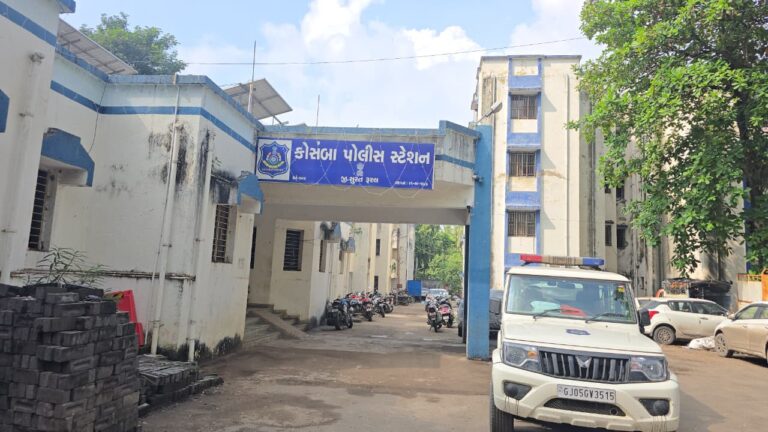 સુરતના કોસંબા નજીક ટ્રોલી બેગમાંથી અજાણી મહિલાની લાશ મળી — આખા વિસ્તારમાં ચકચાર, હત્યાનું રહસ્ય ઉકેલવા પોલીસે શરૂ કરી તપાસ