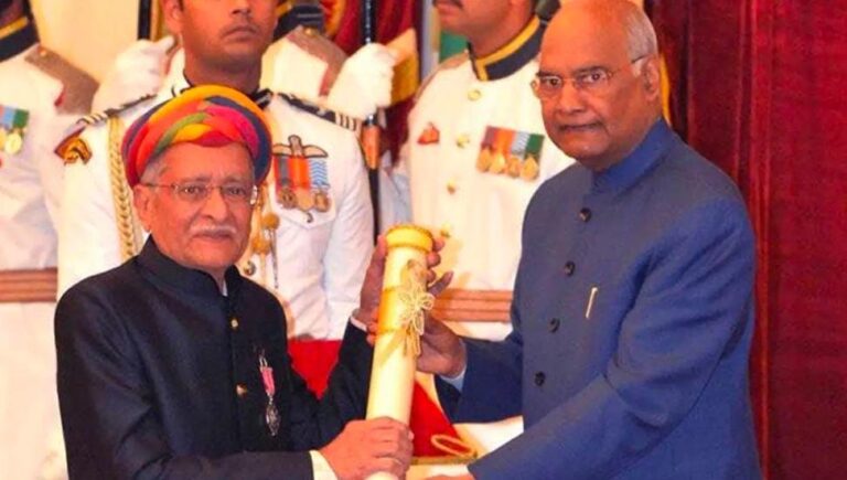 દુઃખદ વિદાય! લોકસાહિત્યના પ્રેરણાસ્રોત પદ્મશ્રી જોરાવરસિંહ જાદવનું નિધન — ગુજરાતી લોકસંસ્કૃતિના આ અગ્રદૂત હવે આપણી વચ્ચે નથી રહ્યા