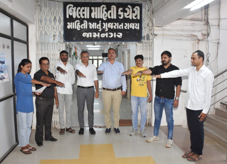 “વંદે માતરમના ૧૫૦ વર્ષના અવસર પર જામનગર રાષ્ટ્રભક્તિના રંગમાં રંગાયું: સ્વદેશીનો શપથ લઈને પ્રશાસન એકતાના તાંતણે બંધાયું”