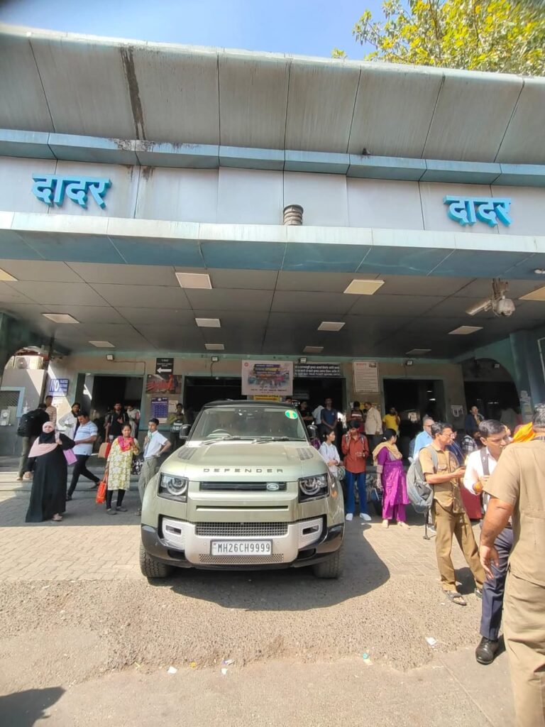 “આ છે મુંબઈકરની સ્પિરિટ!” — દાદર સ્ટેશનની બહાર BJP ધારાસભ્યની કારને ફટકાર્યો દંડ, કાયદા સમક્ષ બધાજ સમાન હોવાની નાગરિક ચેતના ફરી જીવંત