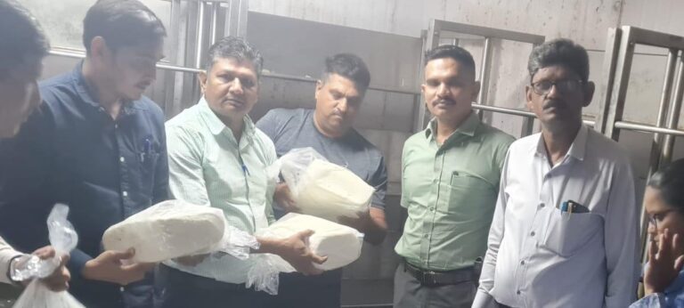 સુરતના ખટોદરામાં “સુરભી ડેરી”માંથી ૭૫૪ કિલો શંકાસ્પદ પનીરનો મોટો જથ્થો ઝડપાયો — SOG અને ફૂડ સેફ્ટી ટીમની સંયુક્ત કાર્યવાહીથી ખોરાક સુરક્ષાની ગંભીર લાપરવાહીનો પર્દાફાશ