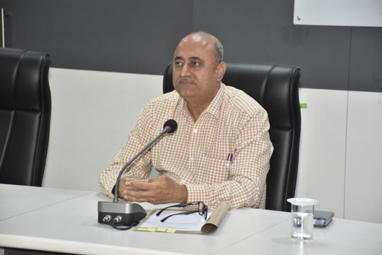 જામનગર જિલ્લામાં મતદારયાદી સુધારણાનો મોહિમજન્ય માહોલ! – જિલ્લા ચૂંટણી અધિકારી કેતન ઠક્કરશ્રીની અધ્યક્ષતામાં યોજાયેલી પત્રકાર પરિષદમાં SIR કામગીરીની વિગતવાર સમીક્ષા, મતદારોને ઓનલાઈન તેમજ કેમ્પ દ્વારા સહેલાઇથી સેવા મળી રહે એ દિશામાં તંત્ર તત્પર