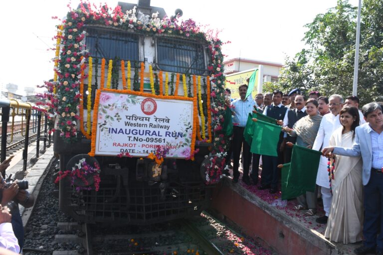 રાજકોટ–પોરબંદર વચ્ચે લોકલ ટ્રેનો શરૂ: દાયકાઓ જૂની માંગણી પૂર્ણ, સૌની મુસાફરી બનશે સસ્તી–સરળ; દરેક સ્ટેશને ઉમટી પડ્યો ઉત્સવમૂડ, ₹45માં પોરબંદર સુધીની ખાસ સફર