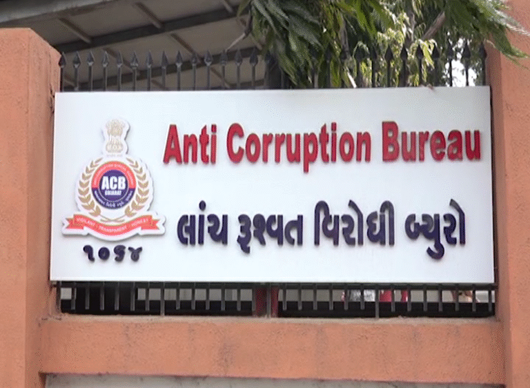 નવસારી ACBની ધમાકેદાર કાર્યવાહી:  ભૂતપૂર્વ મદદનીશ ભૂસ્તરશાસ્ત્રી સંદીપ ખોપકરની ધરપકડ.