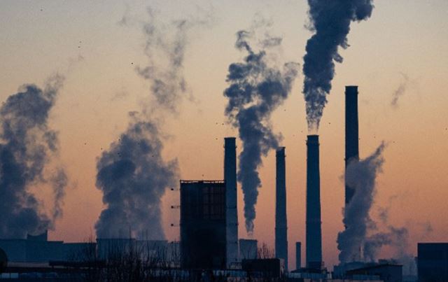 “જામનગરની હવા પર કાળો ધુમાડો: દેશના 100 પ્રદૂષિત શહેરોમાં સ્થાન મળતા ‘ક્લીન એર પ્લાન’ હેઠળ 20 કરોડનું ફાળવણી – પરંતુ હકીકતમાં કોણ છે પ્રદૂષણનો ખરો જવાબદાર?”