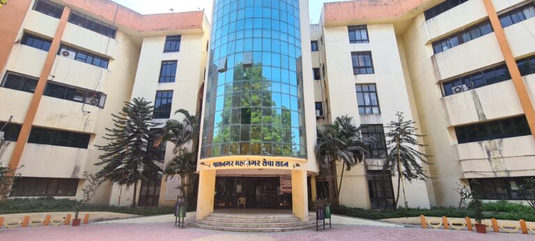 જામનગરમાં બાંધકામ સાઈટ્સ પર કડક કાર્યવાહી.