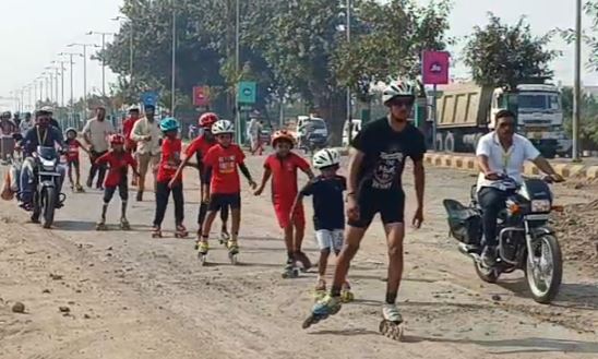 જામનગર: ભાવનગરથી દ્વારકા સુધી 427 કિમીની ઐતિહાસિક સ્કેટિંગ યાત્રા — 5 થી 17 વર્ષની ઉંમરના 21 બાળ સ્કેટરોનું અદભૂત સાહસ