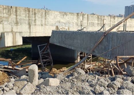 રાજકોટ 150 ફૂટ રિંગ રોડ પર નિર્માણાધીન બ્રિજનો સ્લેબ બેસી જતાં ફફડાટ: ટીલાળા ચોક નજીક ફોરટ્રેક કામગીરી દરમિયાન ગંભીર ઘટના, સદનસીબે જાનહાનિ ટળી