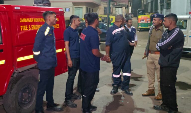 જામનગરમાં જર્જરિત મકાનની છત ધરાશાયી: બે ઇજાગ્રસ્ત, એક મોત