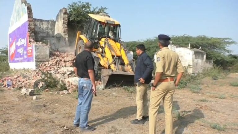 ગોરધનપરની ૧૦૦ વીઘા સરકારી જમીન પર મેગા ડીમોલિશન.