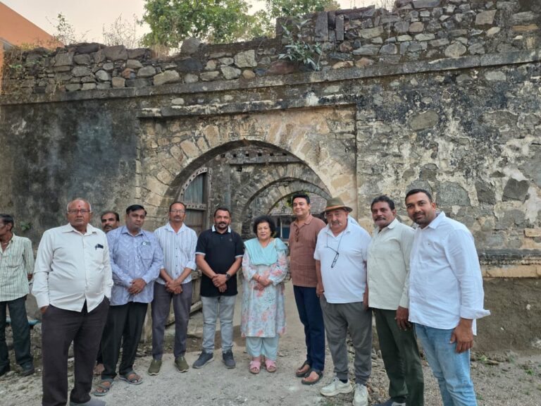 ૨ સદી જૂના સુલતાનપુરના લક્ષ્મીનારાયણ મહામંદિરમાં ગોંડલ રાજવી પરિવારની શ્રદ્ધાભરી હાજરી : ઐતિહાસિક વારસાનું પુનઃસ્મરણ