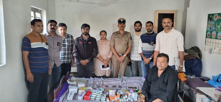 ભાયાવદર ટાઉનમાં બોગસ ડોક્ટર પર પોલીસની સફળ કાર્યવાહી: સરસ્વતી સોસાયટીમાંથી કથિત ડૉક્ટર ઝડપાયો.