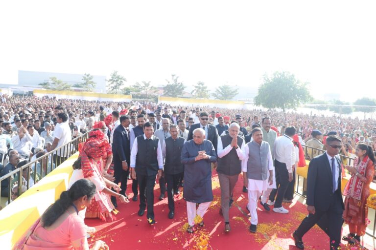 કાગવડ ખોડલધામ ખાતે લેઉઆ પટેલ સમાજના નવમંત્રીઓના સન્માન સમારોહમાં સૌથી મોટી ચર્ચા – નરેશ પટેલ અને જયેશ રાદડિયા વચ્ચે વર્ષોથી ચાલતા વિખવાદનું સમાધાન.