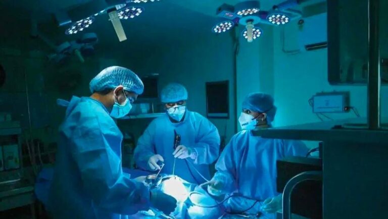 ઉત્તર પ્રદેશમાં નકલી ડોક્ટરની ક્રૂર સર્જરી.