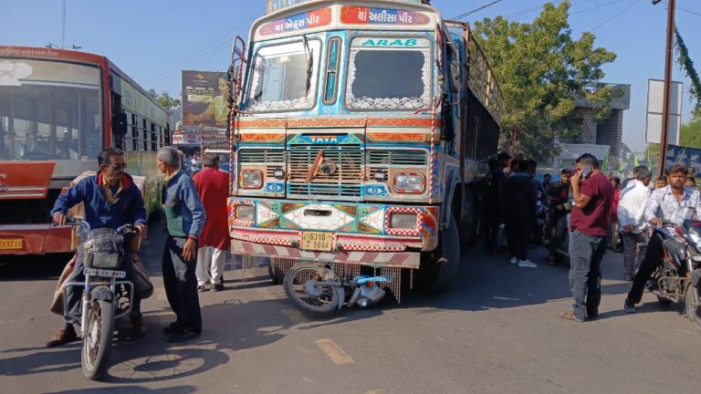 જામનગરના ગુલાબનગર પાસે ટ્રક–બાઈક અકસ્માતથી હાહાકાર.