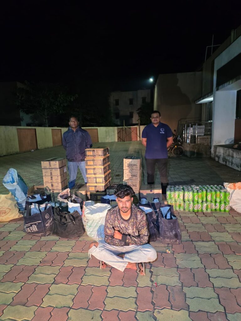 સુરતમાં દારૂ માફિયાનો મોટો પર્દાફાશ: LCBની રાત્રિ રેઇડમાં રૂ. 4.72 લાખનો વિદેશી દારૂ જપ્ત, માસ્ટરમાઇન્ડ ફરાર.