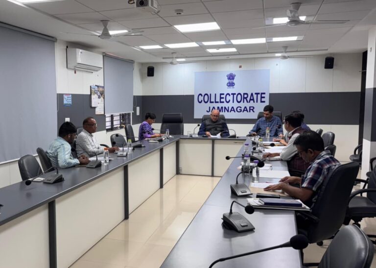 જામનગર જિલ્લાના ૬૬ ગામોને પાણી વેરા વસૂલાતમાં ઉત્કૃષ્ટ કામગીરી બદલ રૂ. ૩૪.૫૧ લાખનું પ્રોત્સાહન જિલ્લા કલેકટર કેતન ઠક્કરના અધ્યક્ષ સ્થાને જિલ્લા જળ અને સ્વચ્છતા સમિતિની ૬૪મી બેઠક યોજાઈ.