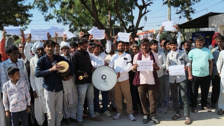 રાધનપુરમાં નર્મદા નિગમની બેદરકારી સામે ખેડૂતોમાં ભારે રોષ.