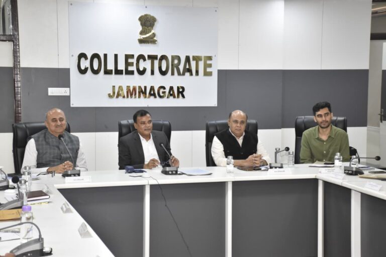 પ્રભારી સચિવ  અનુપમ આનંદના અધ્યક્ષસ્થાને જિલ્લાની વિકાસ યોજનાઓની વ્યાપક સમીક્ષા