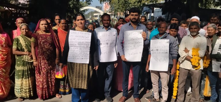 વોર્ડ નં. ૪ના નાગરિકોની પોકાર: ત્રણ પેઢીથી પુલ વગર જીવવું પડે છે, ૧૦ વર્ષથી મહાનગરપાલિકામાં ભળ્યા છતાં મૂળભૂત સુવિધાઓ હજુ સપના જ.