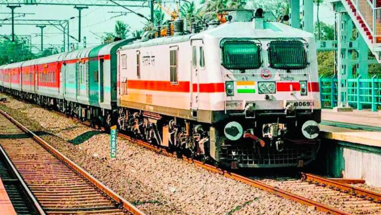 પ્રતિ કિલોમીટર ૧–૨ પૈસાનો ભાડાવધારો: લાંબા અંતરની ટ્રેન મુસાફરી મોંઘી, લોકલ મુસાફરોને રાહત.