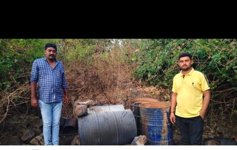 બરડા ડુંગરમાં દેશી દારૂની ભઠ્ઠી ઉપર પોલીસની મોટી કાર્યવાહી ખોડિયાર ઝરમાં ઝાડી વચ્ચે ચાલતી ગેરકાયદેસર દારૂ ભઠ્ઠી ઝડપી, ₹45 હજારનો આથો જપ્ત બુધાભાઇ મોરી ફરાર, ભાણવડ પોલીસ દ્વારા ગુનો નોંધાઈ તપાસ તેજ