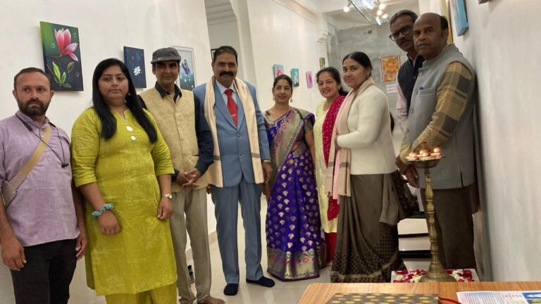 જામનગરના ‘અનુભૂતિ આર્ટ ગ્રુપ’નું ઉદયપુરમાં ભવ્ય સમૂહ ચિત્ર પ્રદર્શન; લલિતકલા અકાદમીના સહયોગથી 52 ચિત્રોનું દર્શન, દેશ-વિદેશના પ્રવાસીઓ આકર્ષાયા
