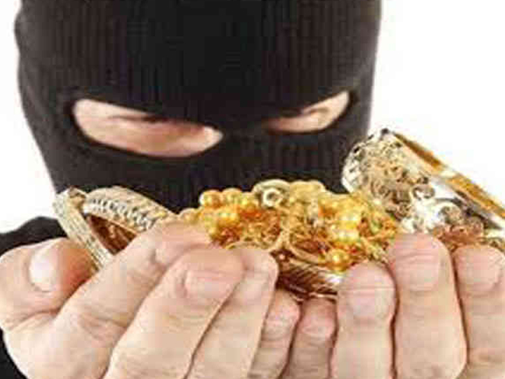 મોવાણના પાટિયા ખાતે મંદિર પ્રસંગ દરમિયાન ચાર મહિલાઓનાં 7.75 તોલાના દાગીના ચોરી