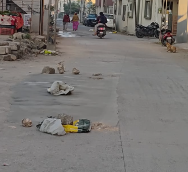 જુનાગઢમાં માર્ગ કામ પછી મનપાની બેદરકારી ઉભી કરી જાનલેવા પરિસ્થિતિ.