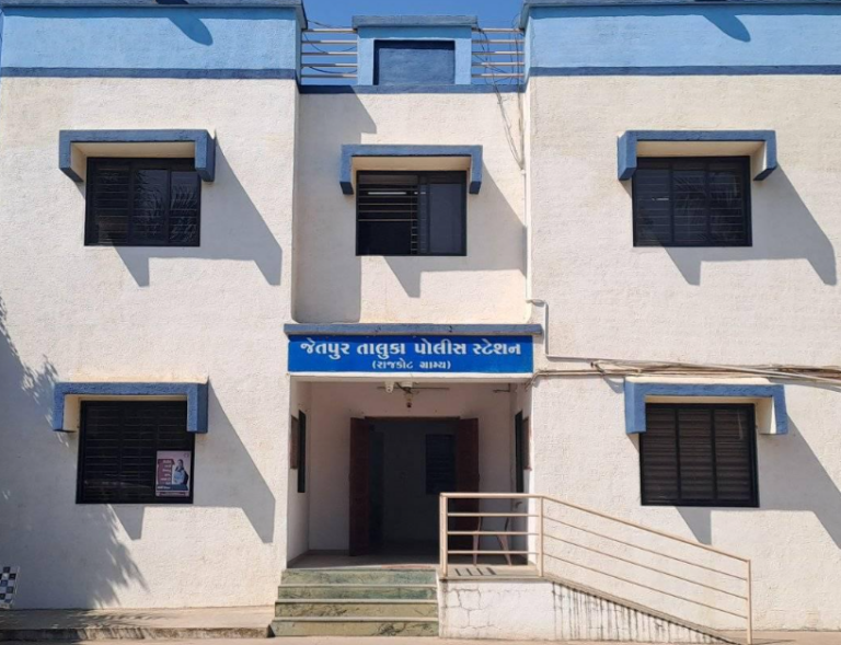 જેતપુરના જૂની સાંકળીમાંથી કપાસ ચોરી કરનાર બન્ને આરોપી પોલીસ સકંજામાં.